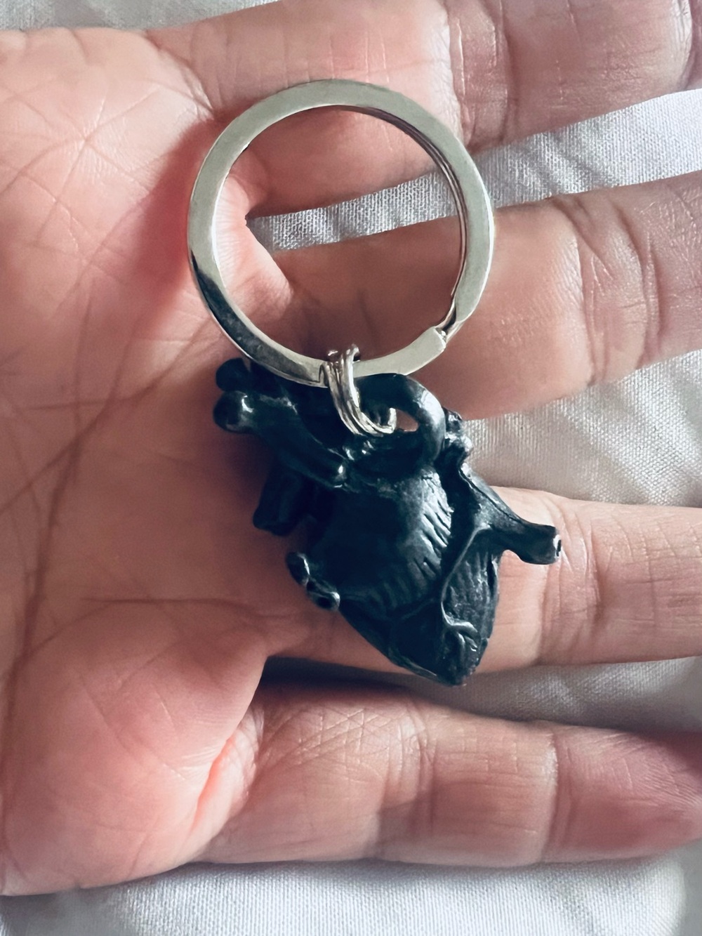 Black Anatomical Heart Keychain - Unbranded Metal Keyring